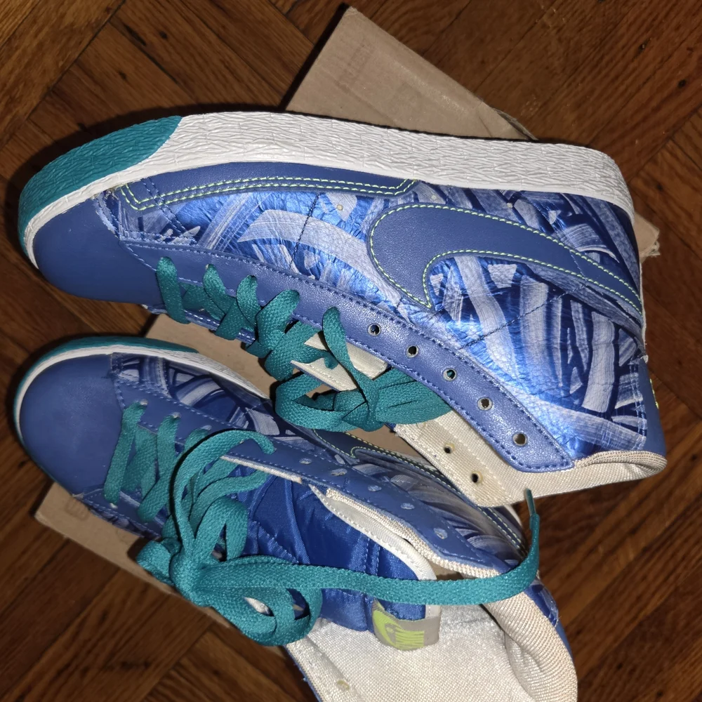 Nike Blue and Teal Women's Sneakers - Picture 5 of 8